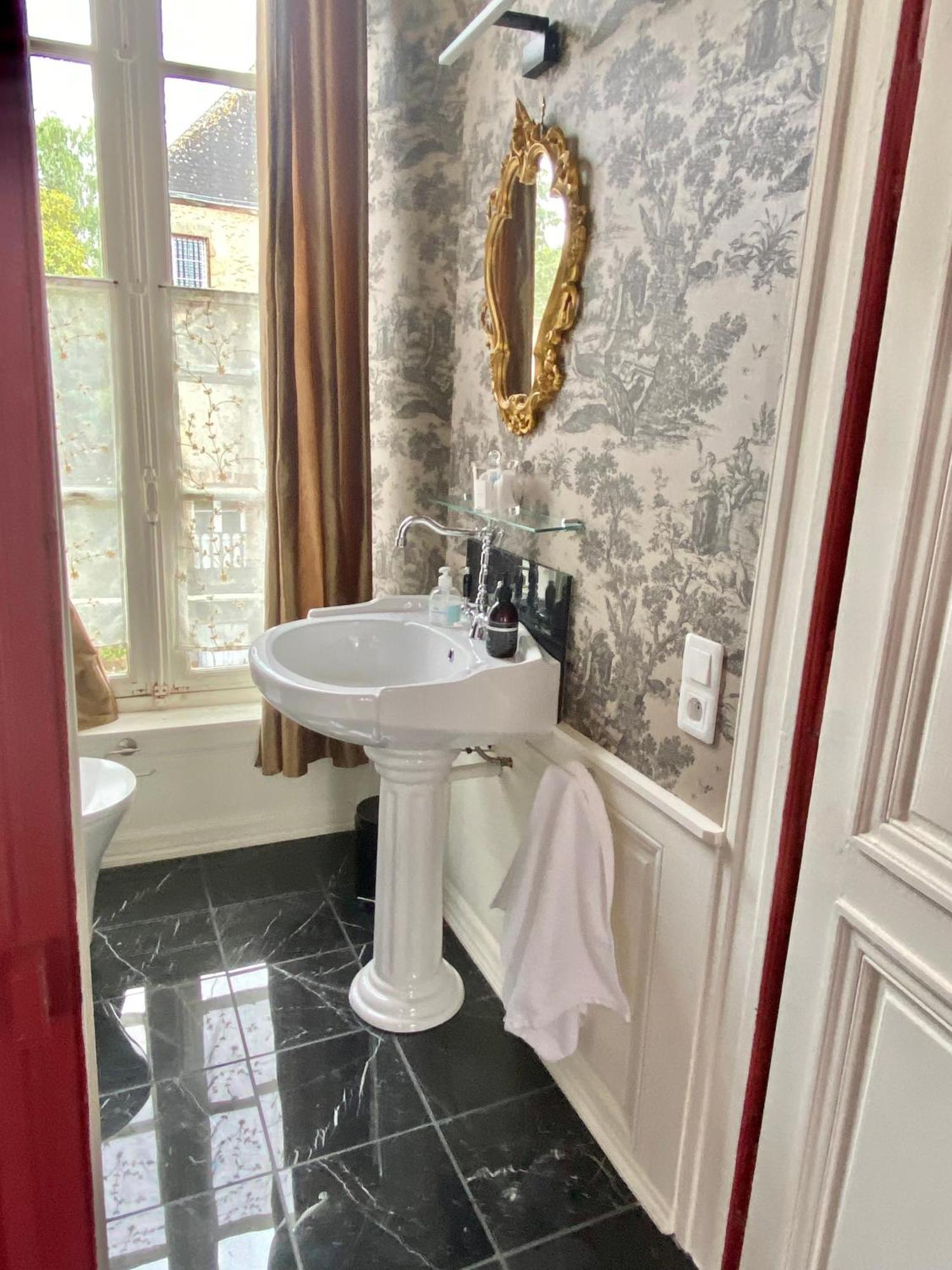 L'Hotel de Hercé Chambre d'Hote Mayenne Extérieur photo